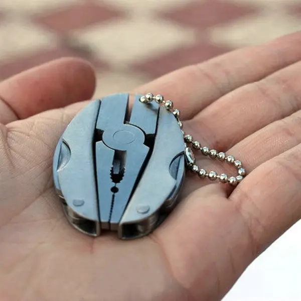 Multifunctional folding pliers