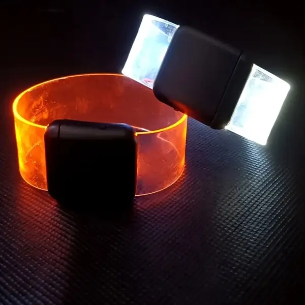 Magnetic luminous bracelet